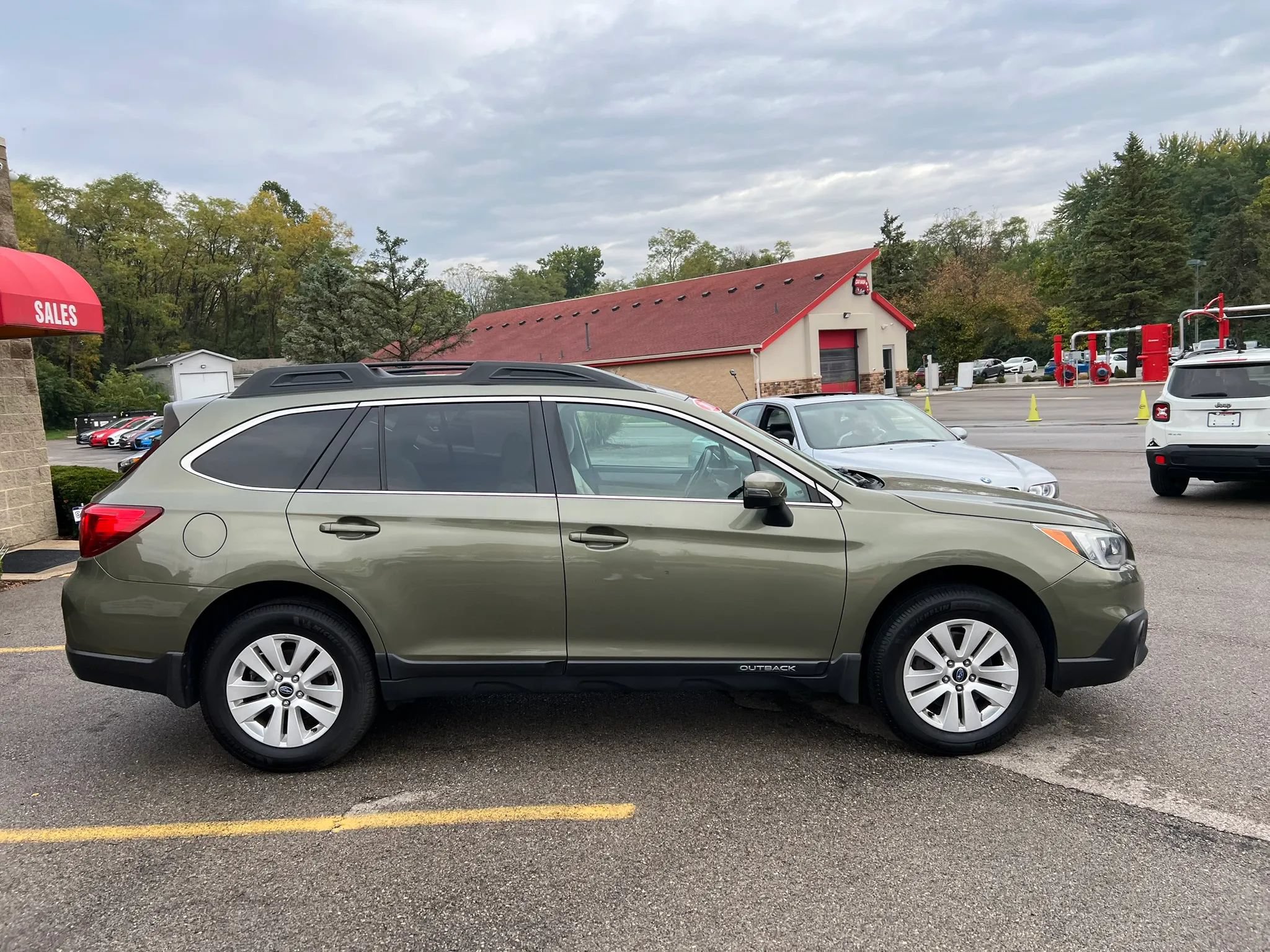Used 2016 Subaru Outback 2.5i Premium AWD/4WD image 4