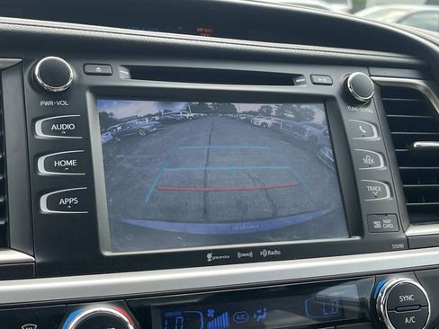 Used 2019 Toyota Highlander XLE AWD/4WD image 33