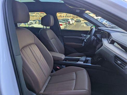 Certified 2023 Audi e-tron Premium Plus w/ Premium Plus Package image 28