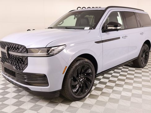 New 2026 Lincoln Navigator Reserve AWD/4WD image 11