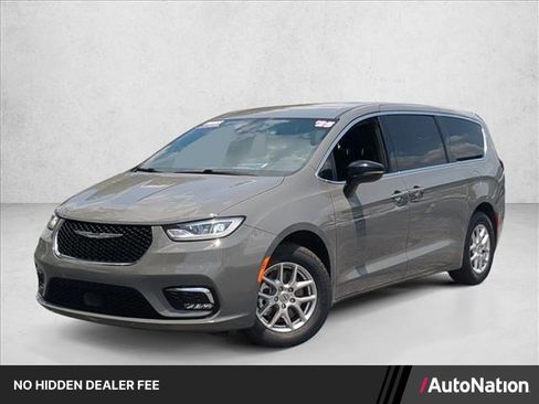 Used 2025 Chrysler Pacifica Select FWD image 1