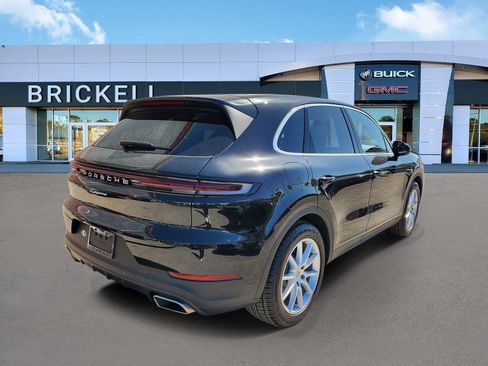 Used 2024 Porsche Cayenne image 3