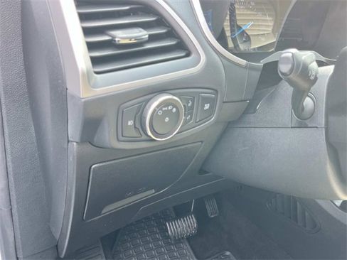 Used 2020 Ford Edge SEL image 30