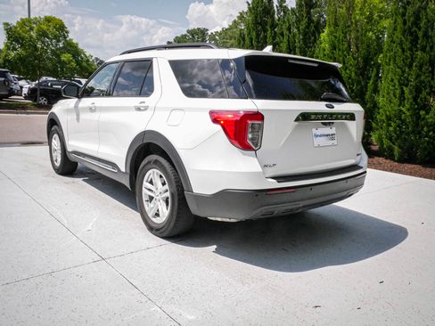 Used 2021 Ford Explorer XLT AWD/4WD image 9