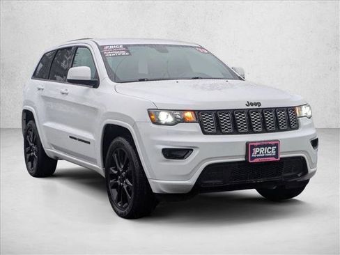 Used 2019 Jeep Grand Cherokee Altitude image 3