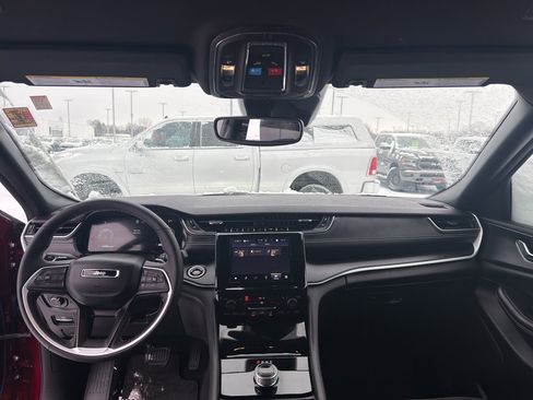 Used 2024 Jeep Grand Cherokee L Altitude image 27