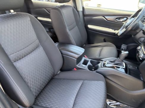 Used 2019 Nissan Rogue SV w/ Premium Package FWD image 15