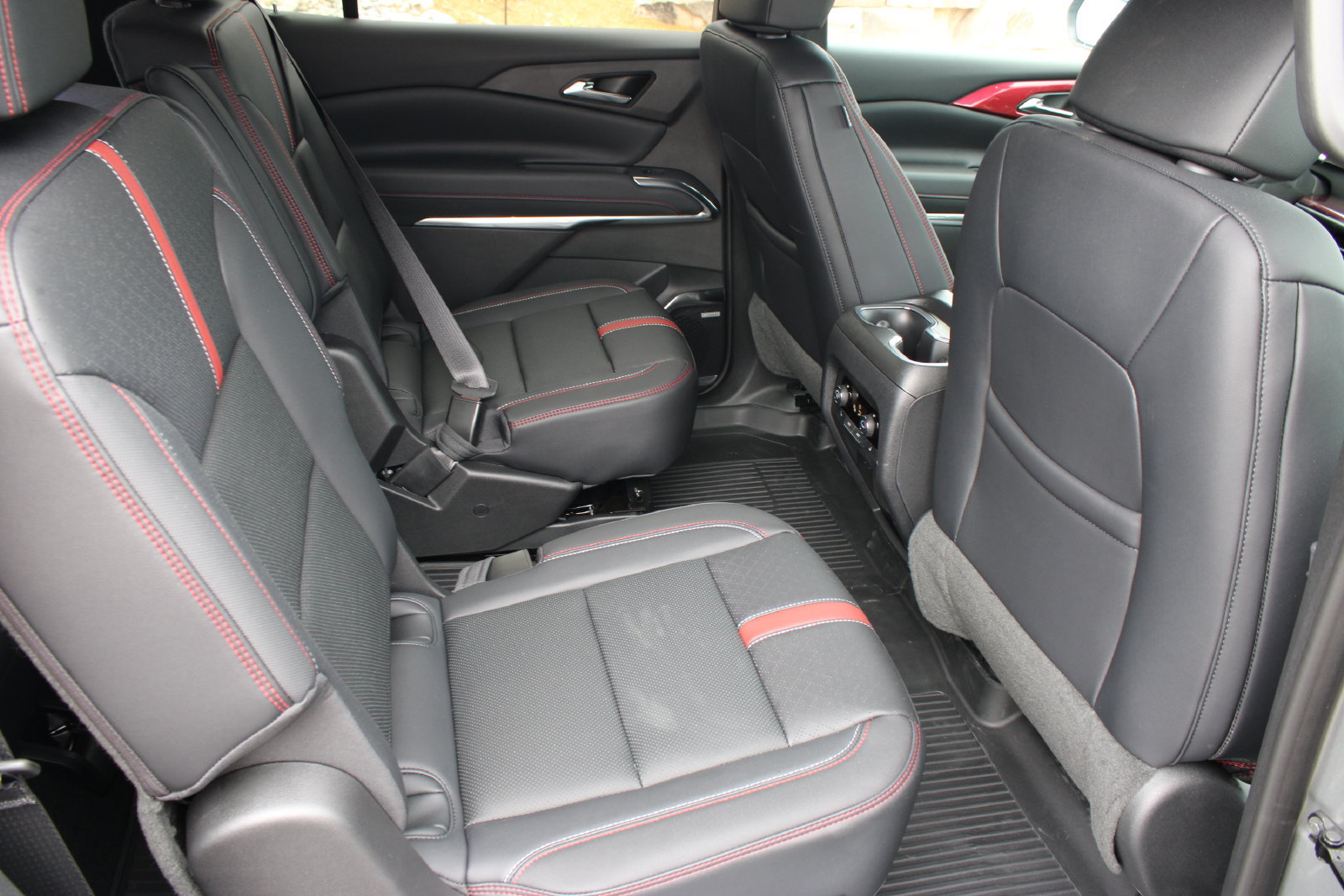 New 2026 Chevrolet Traverse RS w/ LPO, Floor Liner Package FWD image 25
