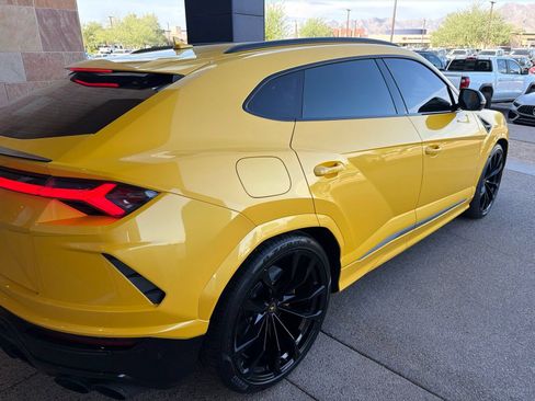 Used 2021 Lamborghini Urus AWD/4WD image 6