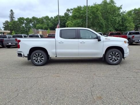Used 2024 Chevrolet Silverado 1500 RST image 2