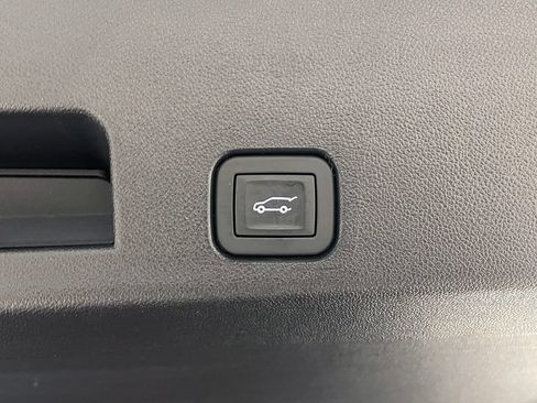 Used 2025 Chevrolet Traverse LT w/ Sun and Wheel Package AWD/4WD image 13