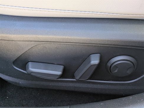Used 2023 Hyundai Elantra Limited image 18