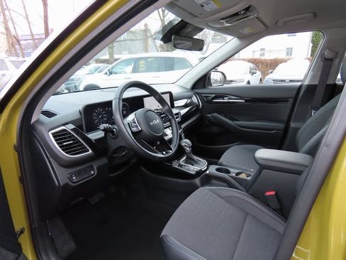 Used 2024 Kia Seltos X-Line image 2