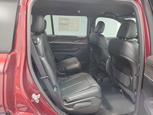 New 2025 Jeep Grand Cherokee L Limited image 9