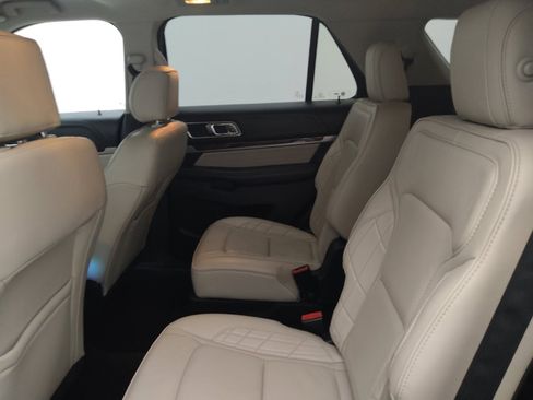 Used 2017 Ford Explorer Platinum AWD/4WD image 18