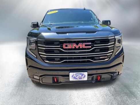 Used 2024 GMC Sierra 1500 AT4 w/ Technology Package AWD/4WD image 9