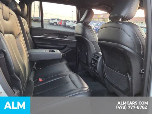 Used 2024 Jeep Grand Cherokee Limited AWD/4WD image 15