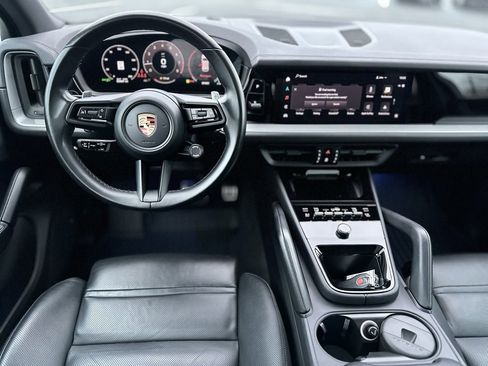 Used 2024 Porsche Cayenne S image 11