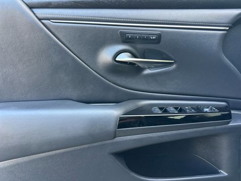 Used 2024 Lexus ES 300h w/ Premium Package FWD image 11