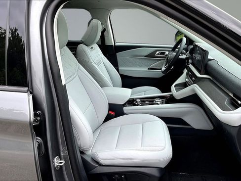 New 2026 Ford Explorer Platinum w/ LUX Leather Package AWD/4WD image 11