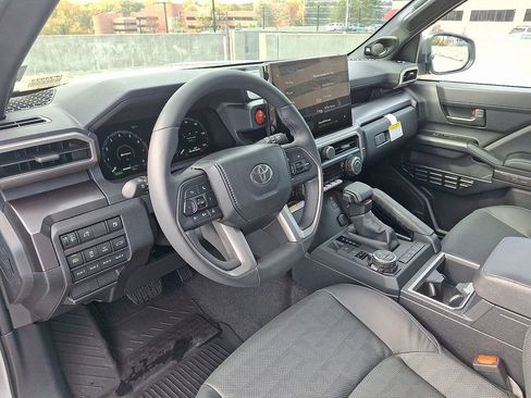 Used 2025 Toyota 4Runner TRD Off-Road Premium image 4