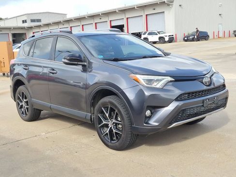Used 2018 Toyota RAV4 SE w/ Power Extra Value Package FWD image 4