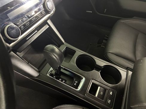 Used 2018 Subaru Outback 3.6R Limited image 19