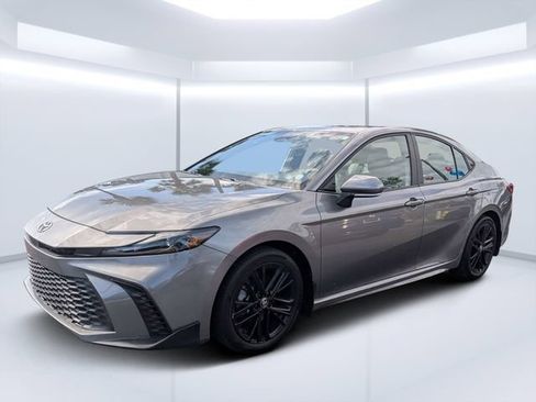 Used 2025 Toyota Camry SE FWD image 7