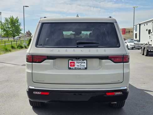 Used 2022 Jeep Wagoneer Series II w/ Premium Group I AWD/4WD image 36