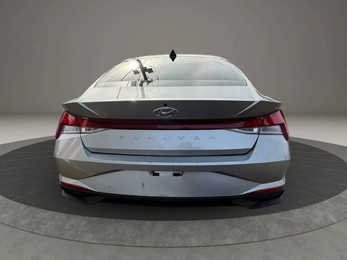 Used 2021 Hyundai Elantra SE image 6