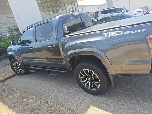 Used 2022 Toyota Tacoma TRD Sport w/ Technology Package RWD image 6