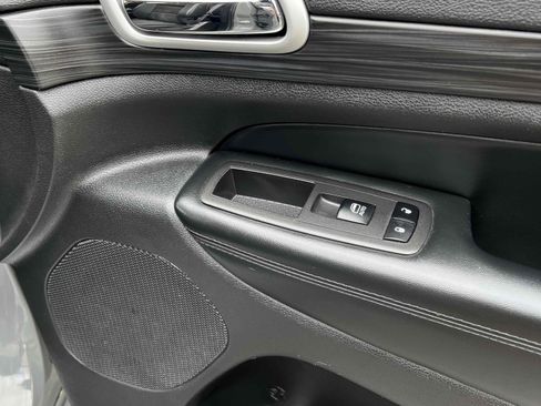 Used 2022 Jeep Grand Cherokee Laredo X RWD image 35