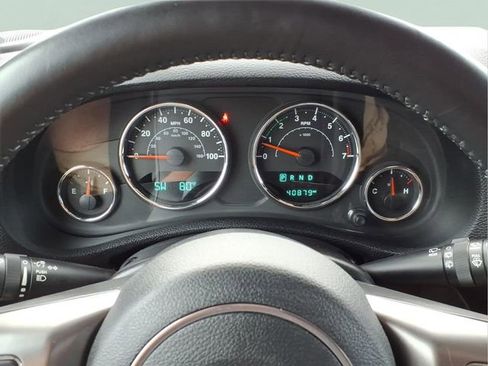 Used 2018 Jeep Wrangler Unlimited Sahara image 26