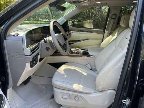 Used 2025 Cadillac Escalade Sport Platinum w/ LPO, ONYX Package AWD/4WD image 5