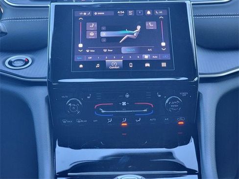 New 2025 Jeep Grand Cherokee Altitude image 26