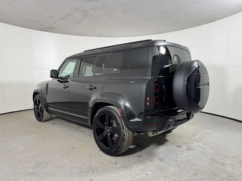 Used 2023 Land Rover Defender 110 X-Dynamic SE image 7