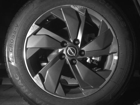 Used 2025 Nissan Rogue SV FWD image 13