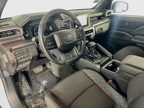 Used 2025 Toyota Tacoma SR5 AWD/4WD image 11