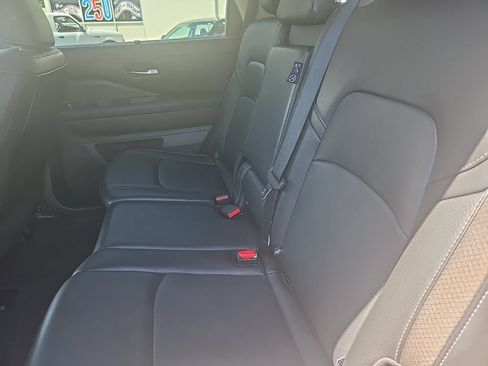 Used 2025 Nissan Pathfinder SL AWD/4WD image 22