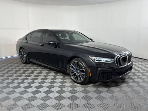 Used 2020 BMW 750i xDrive w/ Executive Package image 7
