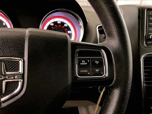 Used 2019 Dodge Grand Caravan SE FWD image 19