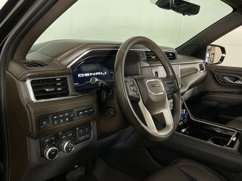 Used 2022 GMC Yukon XL Denali w/ Denali Premium Package image 20