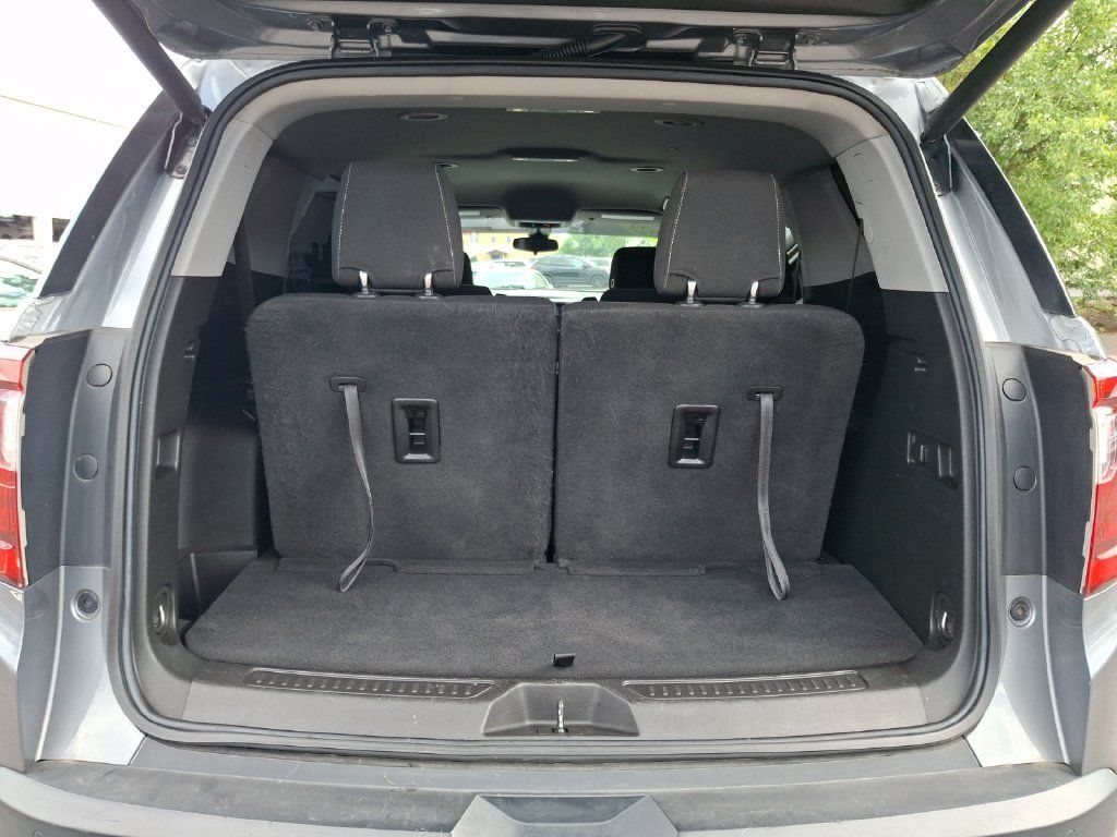 Used 2022 GMC Acadia SLE w/ Driver Convenience Package FWD image 30