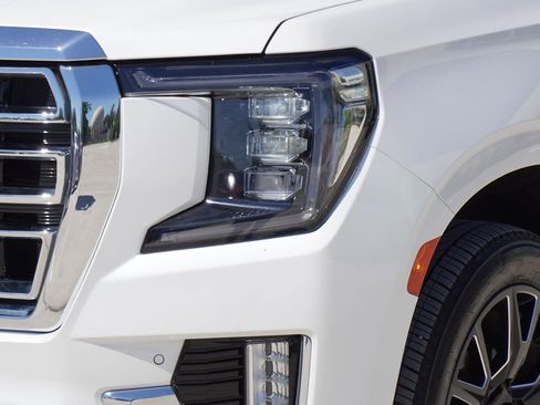 Used 2023 GMC Yukon SLT AWD/4WD image 2