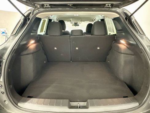 Used 2025 Nissan Kicks SV AWD/4WD image 29