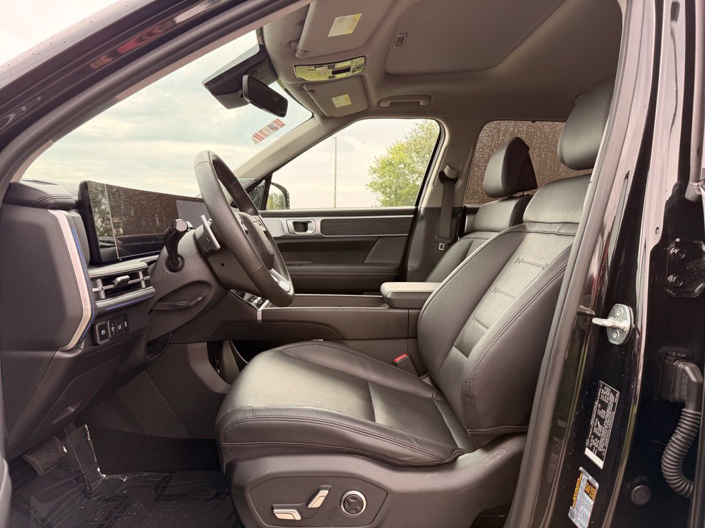 Used 2024 Hyundai Santa Fe Limited FWD image 2