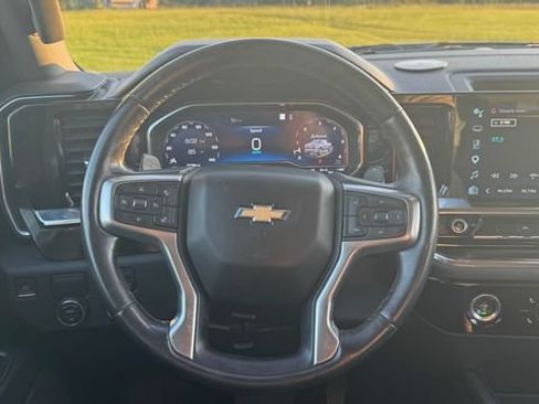 Used 2023 Chevrolet Silverado 1500 LT RWD image 18