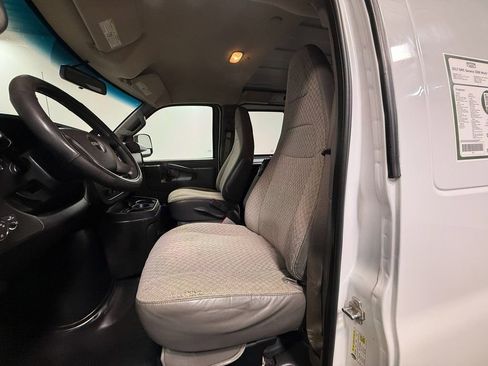 Used 2017 GMC Savana 2500 image 8