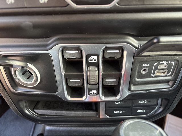 Used 2023 Jeep Wrangler Unlimited Sahara w/ Cold Weather Group AWD/4WD image 33