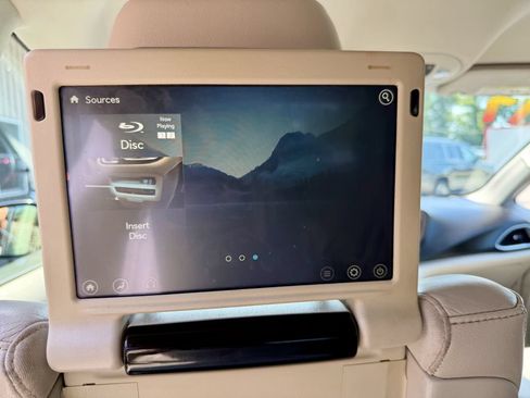 Used 2017 Chrysler Pacifica Touring-L Plus FWD image 23